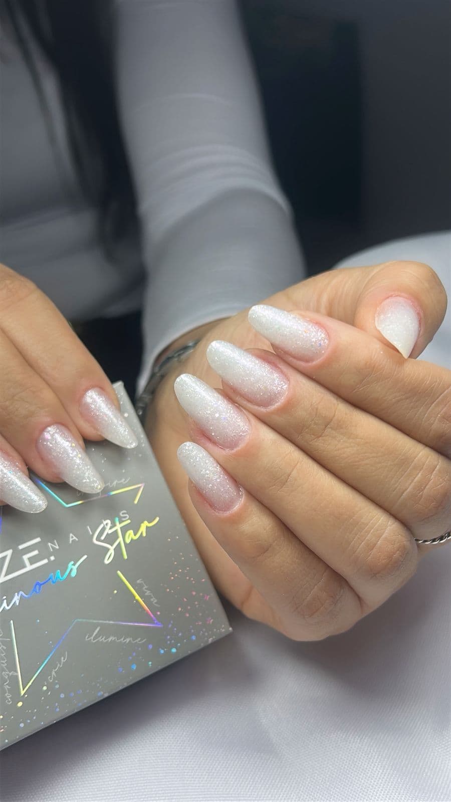 Alongamento de unhas com acabamento elegante