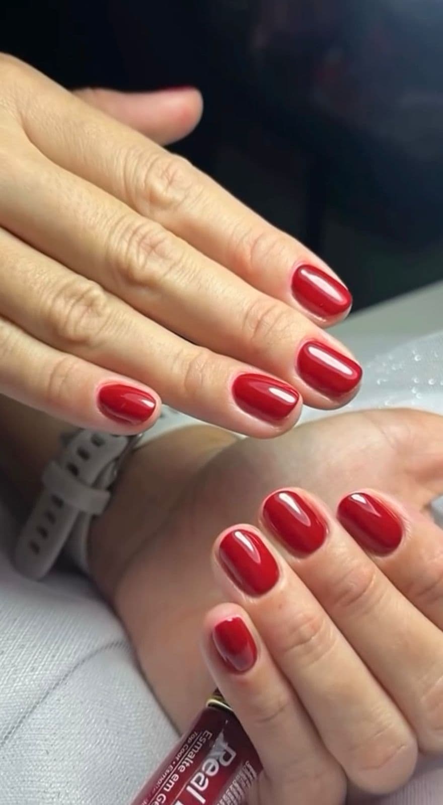 Blindagem com esmaltação em gel e brilho elegante