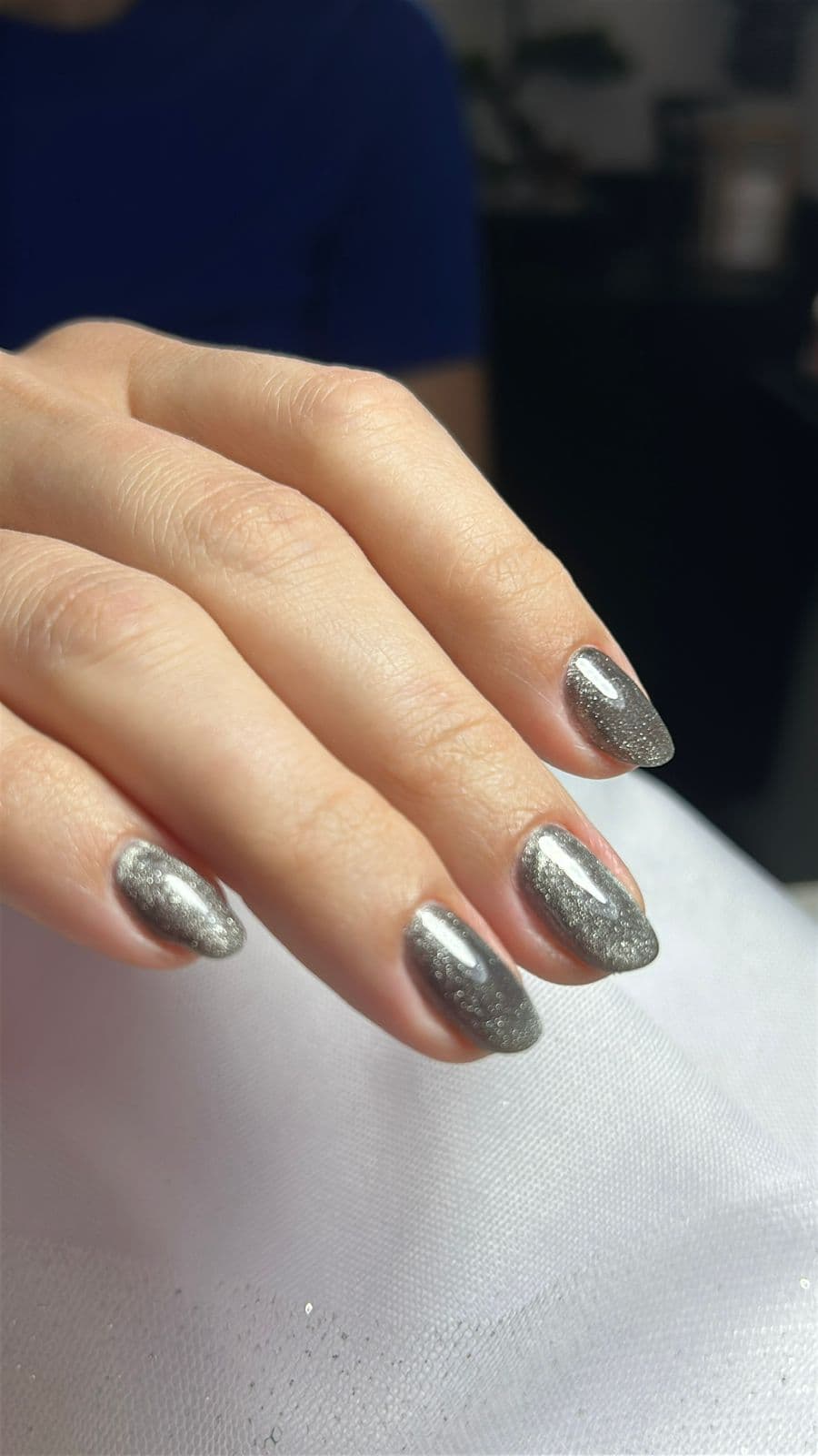 Blindagem com esmaltação em gel em tom sofisticado