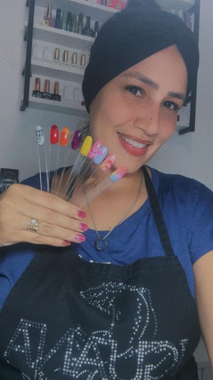 Detalhe da presença profissional da Zuh Maluf